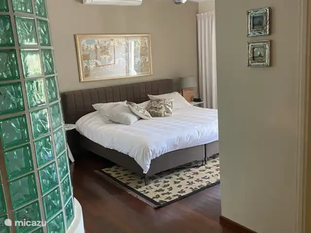 Chambre principale avec lit king size